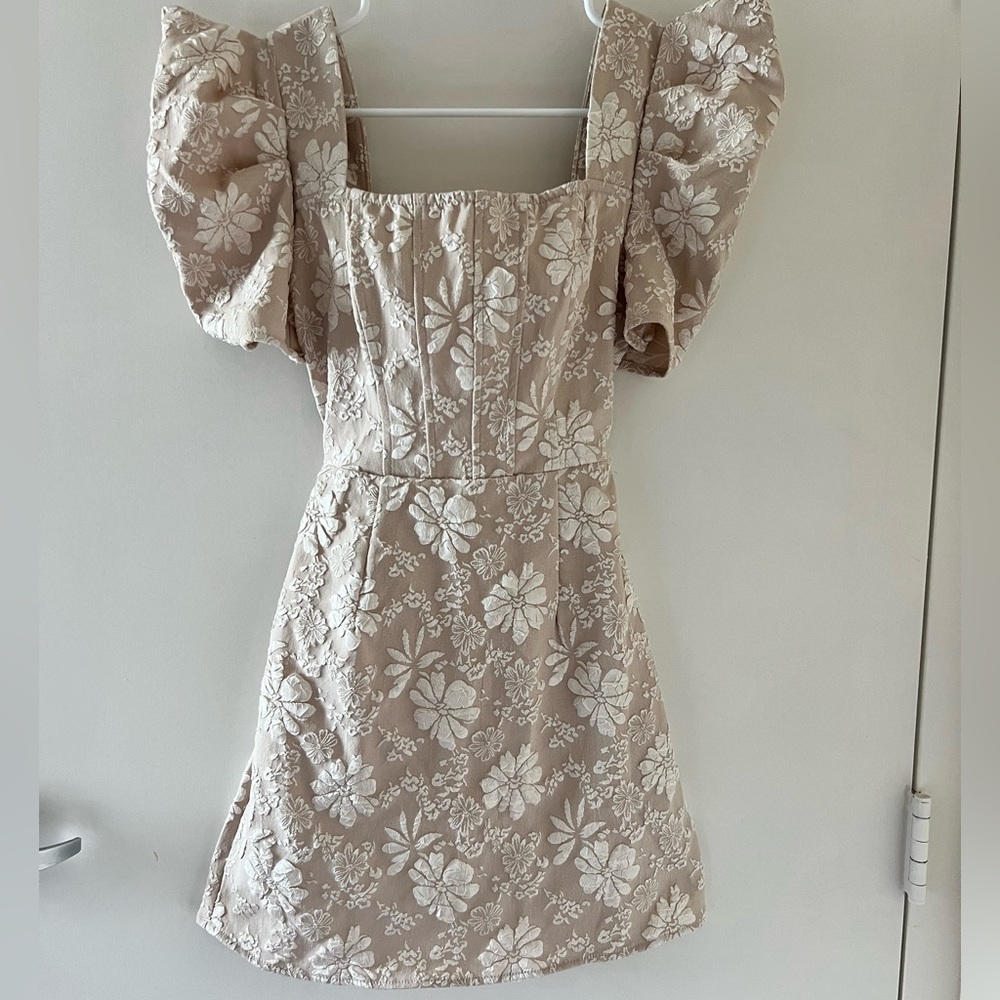 Lace flower pattern mini dress with puffy sleeves